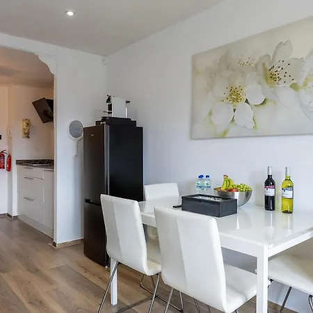 Sunny - Only 5-min Walk To Sea & Dunes *