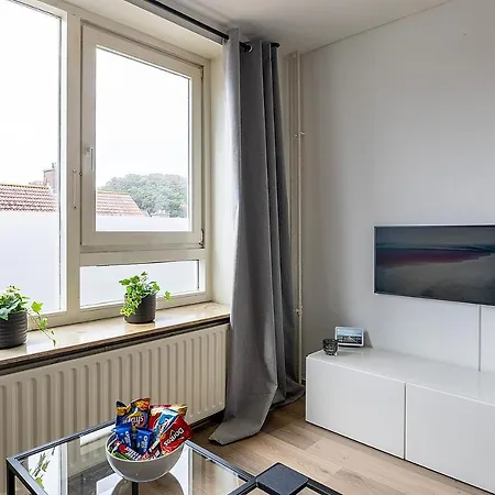 Sunny - Only 5-min Walk To Sea & Dunes Daire *