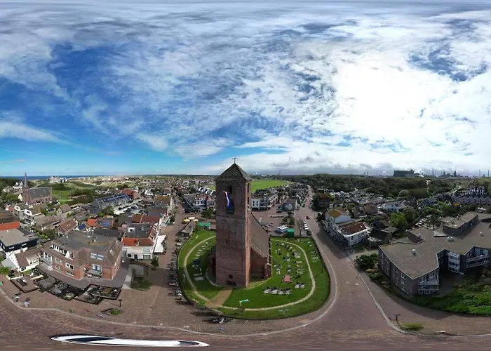 Sunny - Only 5-min Walk To Sea & Dunes